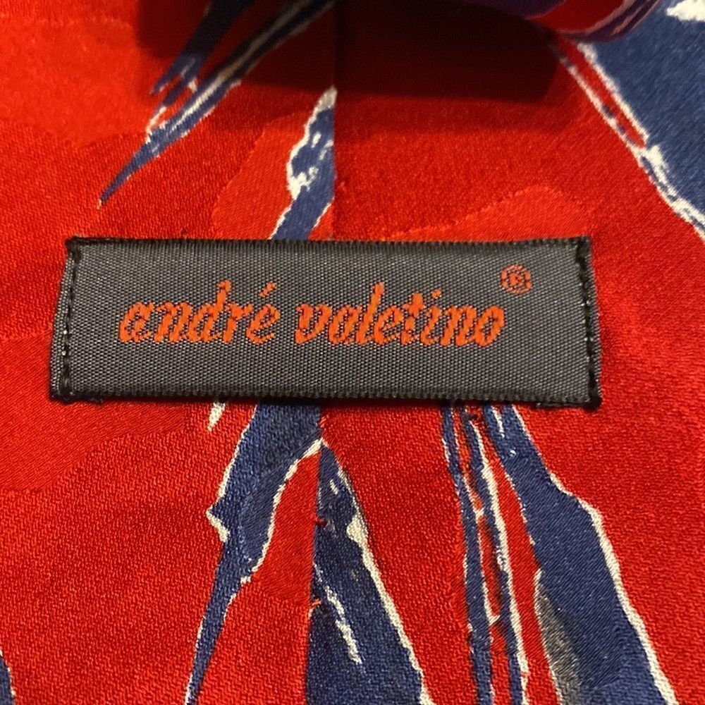 Andre Valetino Red Graphic Tie - Picture 2 of 5